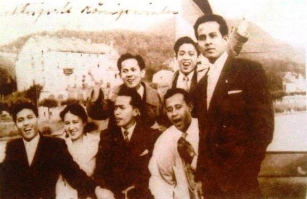 Foto B.J. Habibie bersama teman-teman PPI